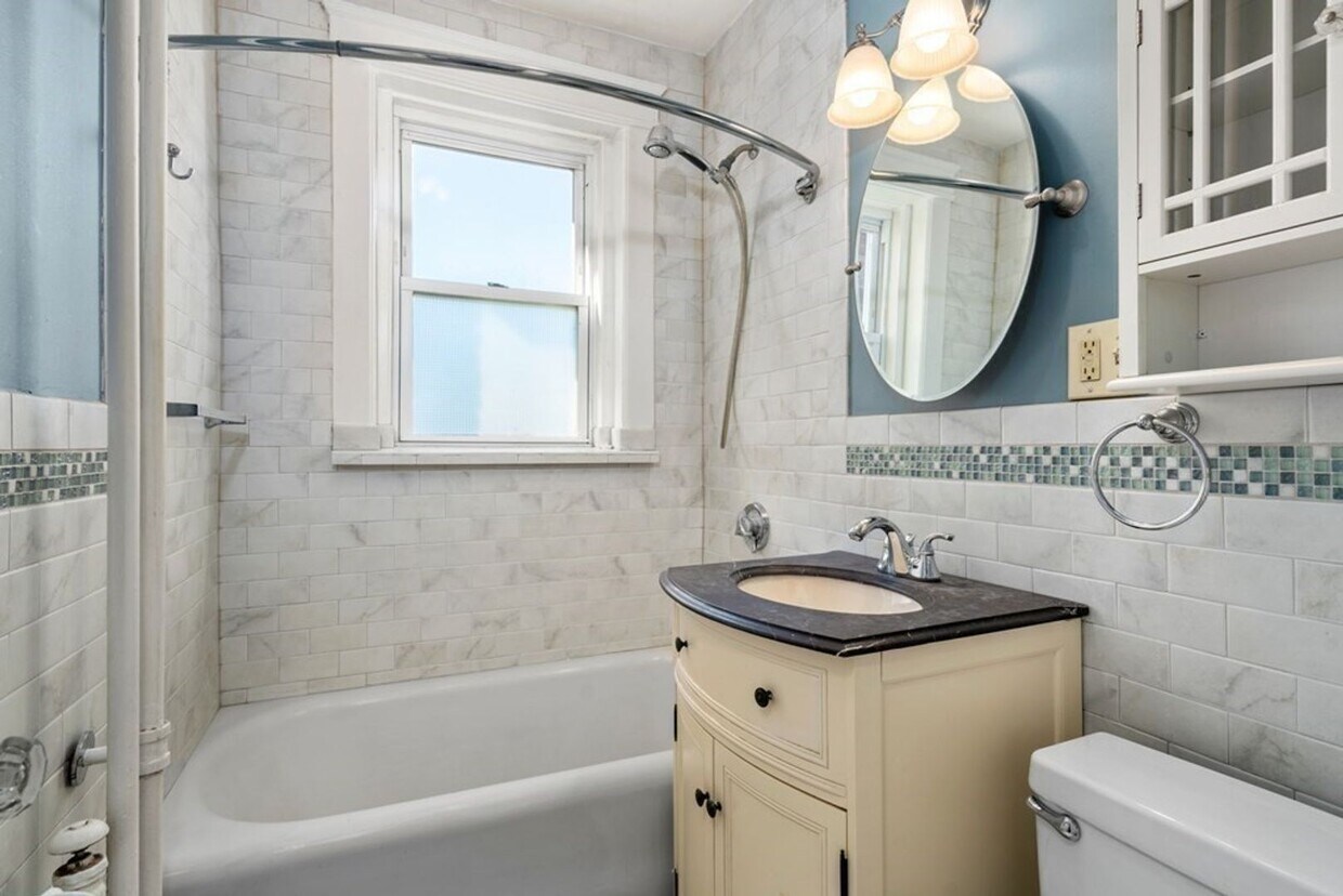 Foto del edificio - HOT Brighton 1BR  Listing!!