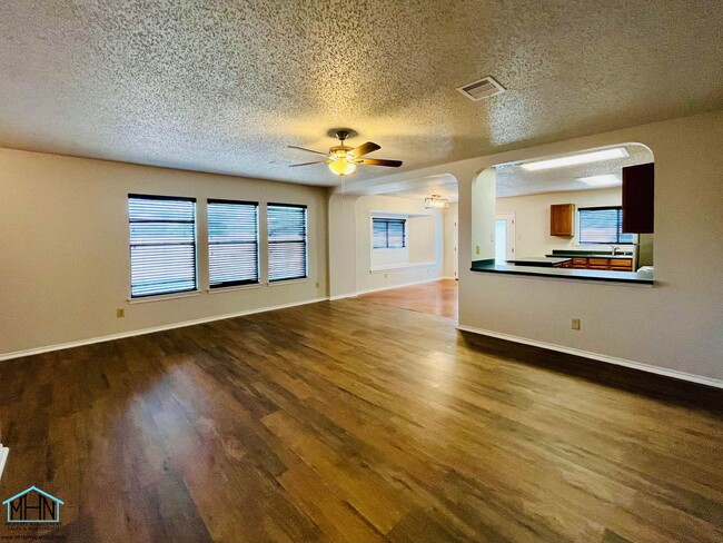 Building Photo - Welcome home to this stunningly spacious 3...