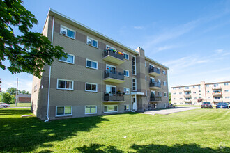 Building Photo - 120-134 Borden St