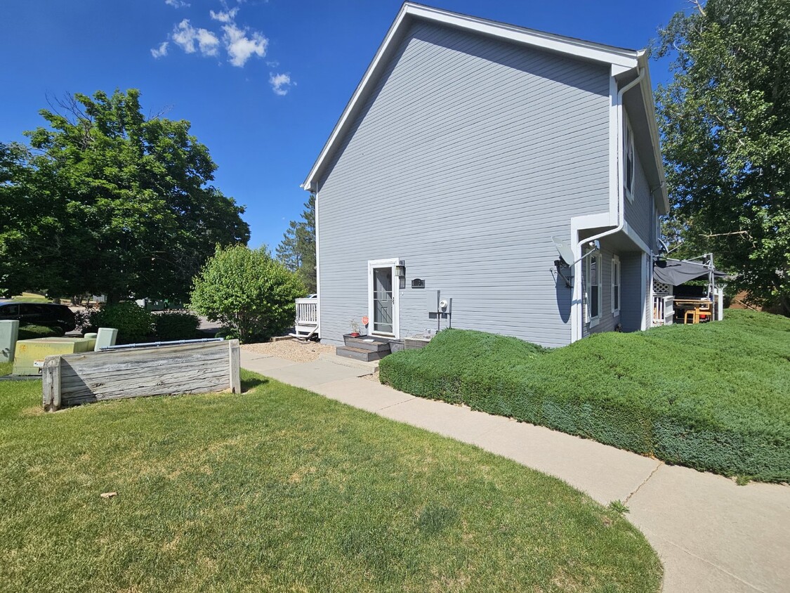 Primary Photo - "Luxurious 3-Bed, 3-Bath Townhouse with Gr...