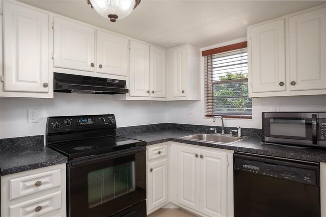 Building Photo - 3150 W Rolling Hills Cir