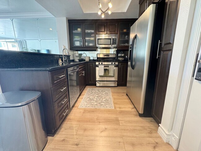 Foto del edificio - Great opportunity condo in a highly desirable central Las Vegas location