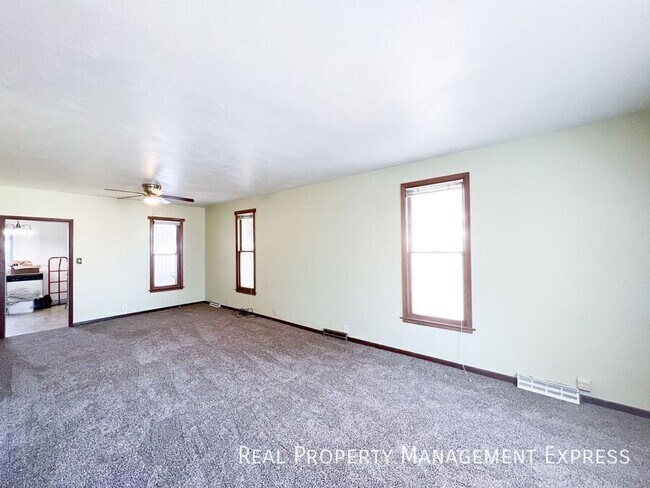 Foto del edificio - 3 Bed 1.5 Bath Near Downtown Sioux Falls