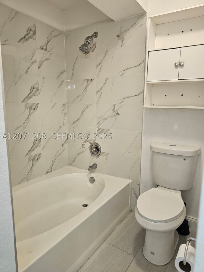 Building Photo - 10440 SW 156th Ct