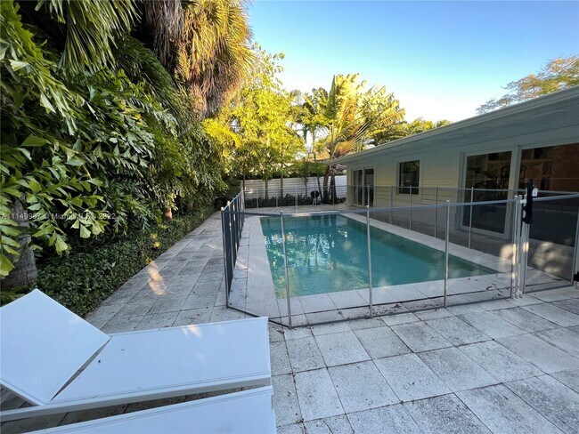 Foto del edificio - 211 Greenwood Dr