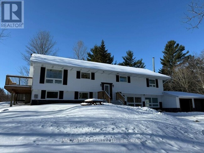 Photo du bâtiment - 4038 Carp Rd