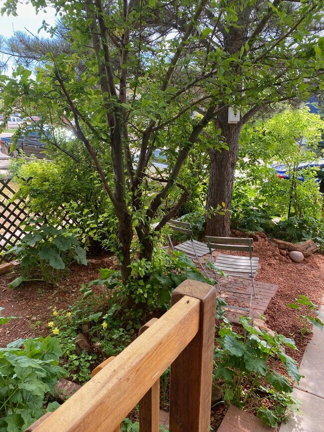 Foto del edificio - 2 bedroom, 1.5 bath Townhome  $1600/month