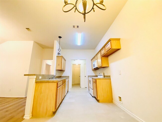 Foto del edificio - 5747 Wandering Creek Dr