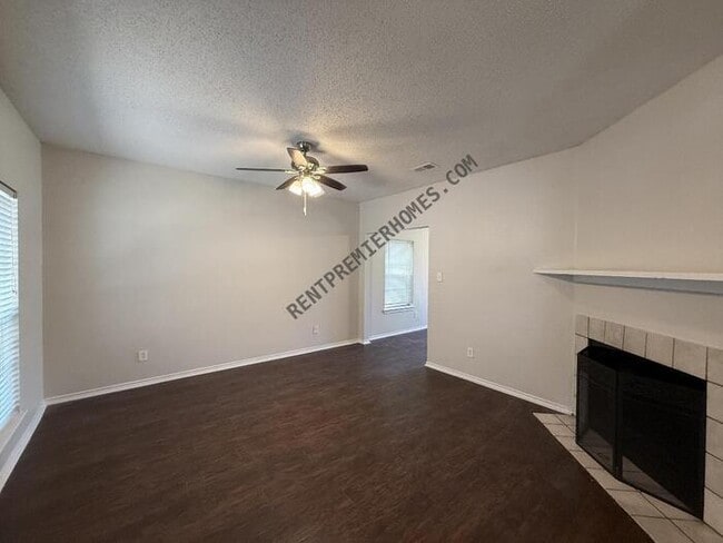 Building Photo - 10244 Carolina Oaks Dr