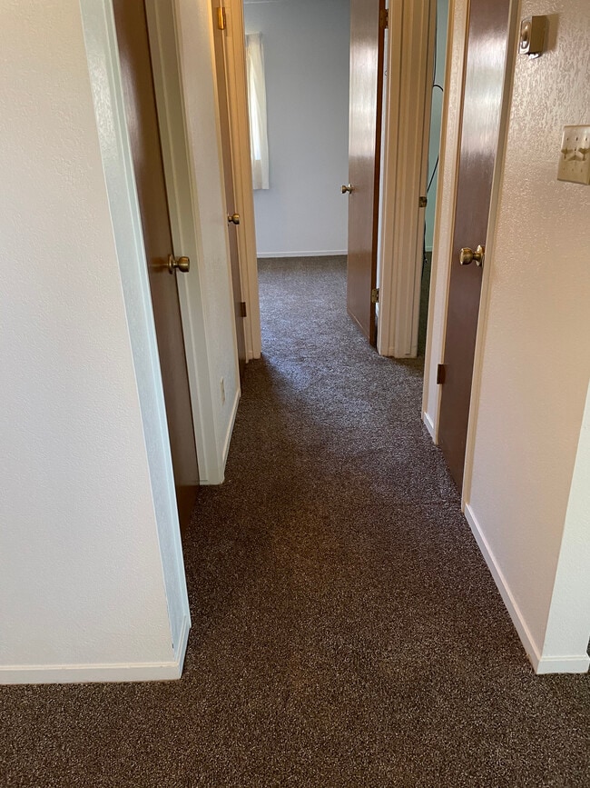 Hall Way - 1452 E Carolyn Ln