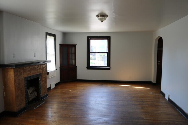 Building Photo - 606 W Decatur St