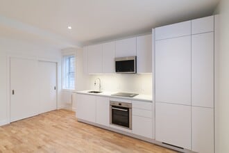 Building Photo - 2060 Rue du Fort