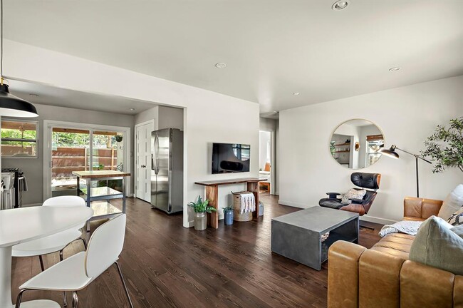 Building Photo - 1211 Alexander Ave