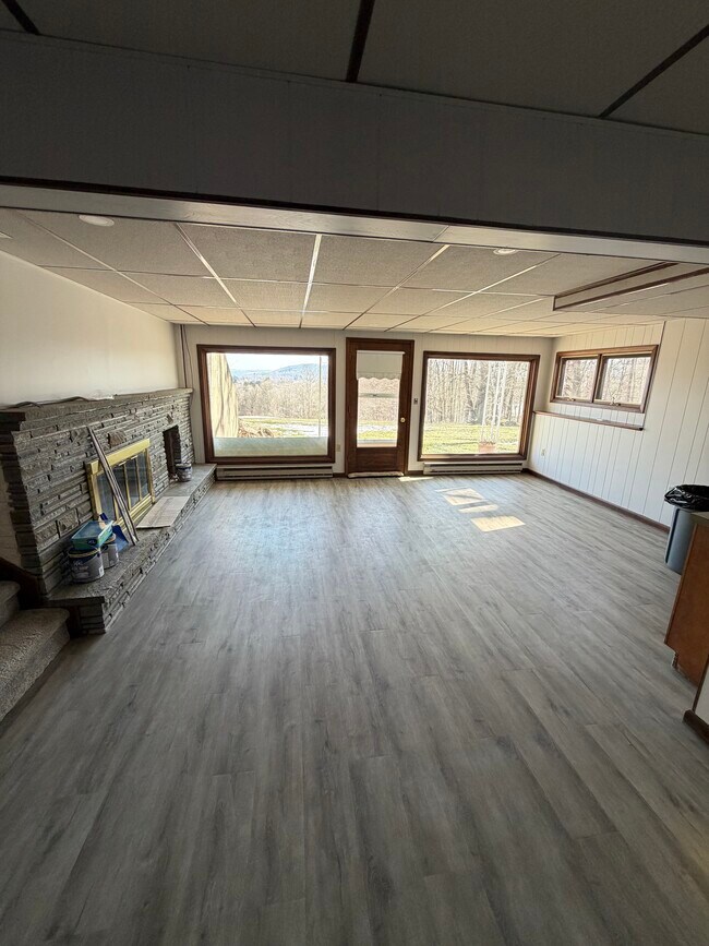 Foto del edificio - 23 Lynn Dr