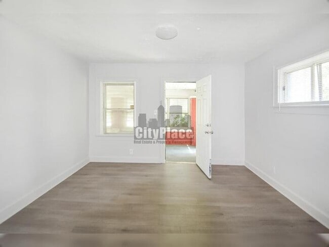 Building Photo - 1465 W 34th St