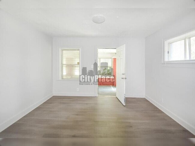 Foto del edificio - 1465 W 34th St