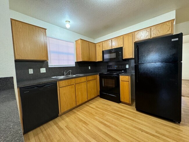 Foto del edificio - 4402 Jeff Scott Dr