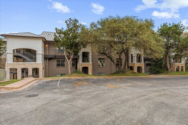 Foto del edificio - $1,650/mo – 2BR/1BA Condo in Northwest Austin with Stone Fireplace & Balcony
