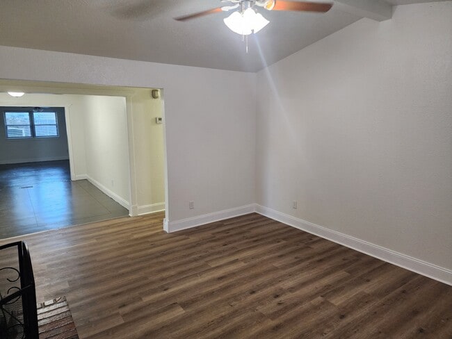 Foto del edificio - 807 S Jones Ln