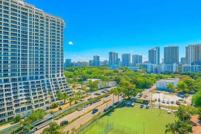 Foto del edificio - 600 NE 36th St