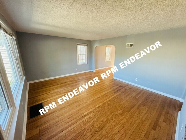 Foto del edificio - Large 4-Bedroom 2bath Home. Move in Ready! Section 8 Accepted!