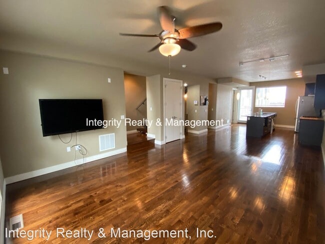 Building Photo - 2 br, 2.5 bath House - 2620 W Front View C...