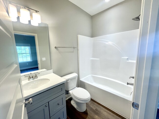Foto del edificio - 242 Firefly Ln