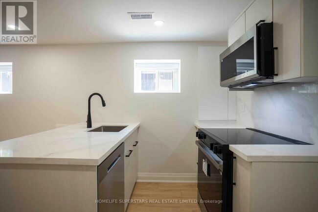 Building Photo - 15 Shademaster Ct