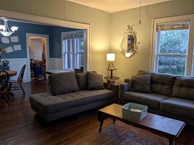 Foto del edificio - Daring 2 bedroom 1 bath in the heart of Ryan Place.