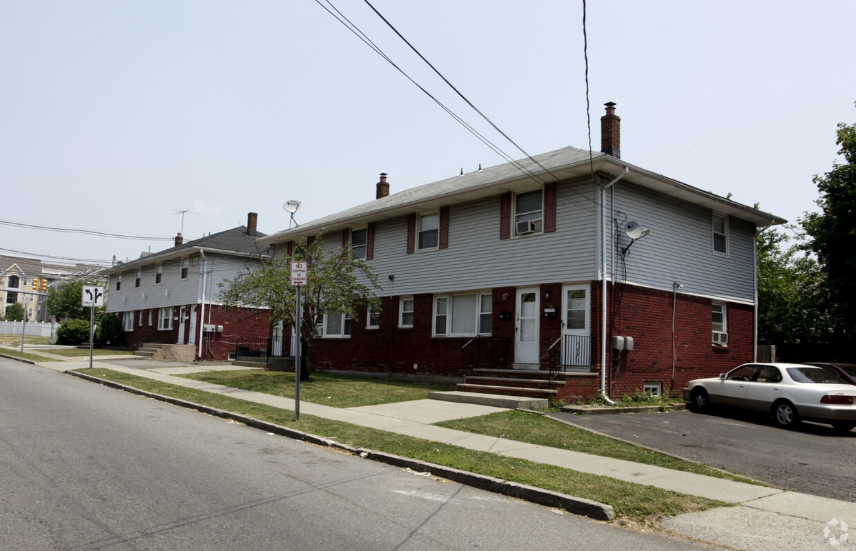 Primary Photo - 334-340 Goodwin St