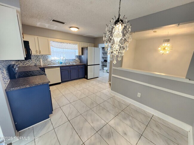 Building Photo - 6162 Jamaica Ct