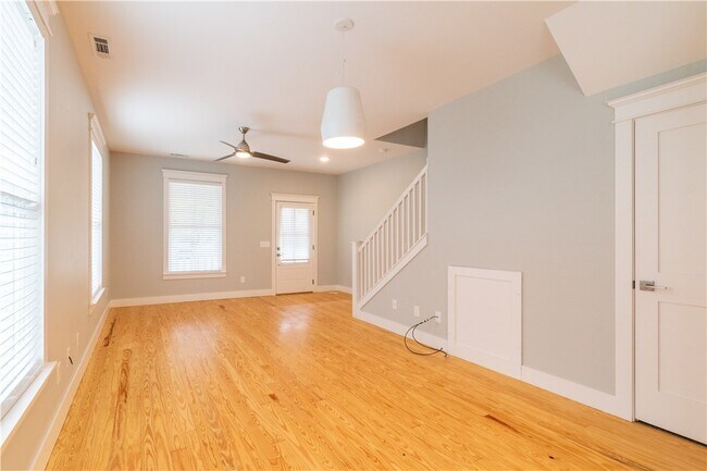 Foto del edificio - 127 E South St