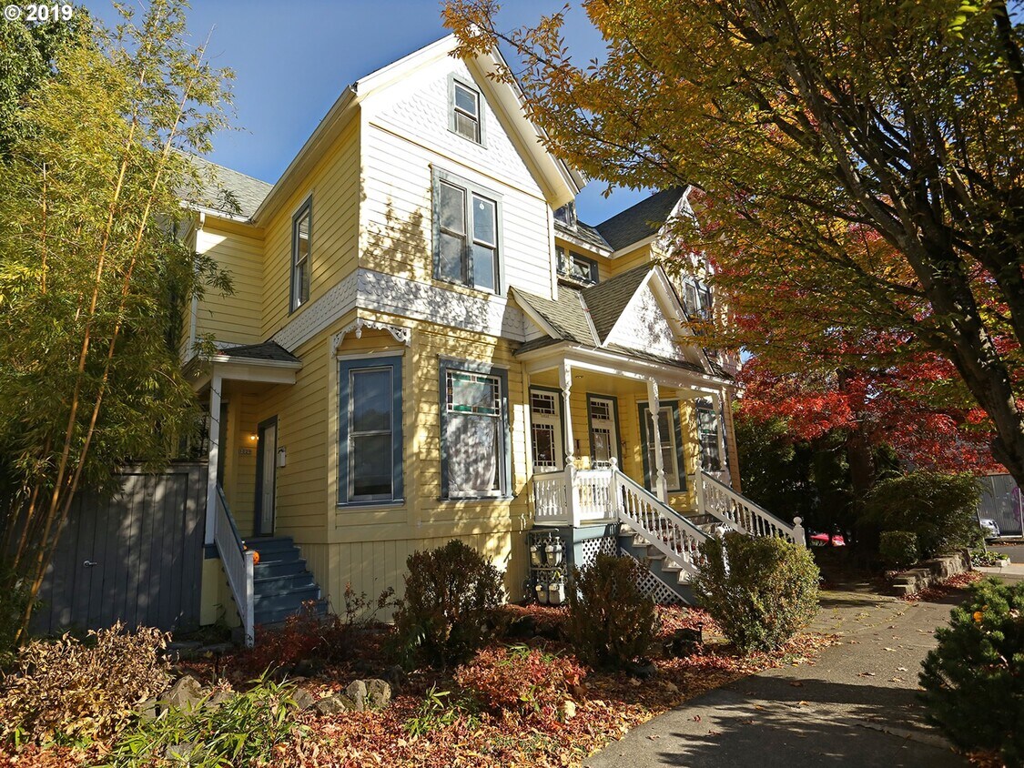 Primary Photo - 1039 SE Franklin St