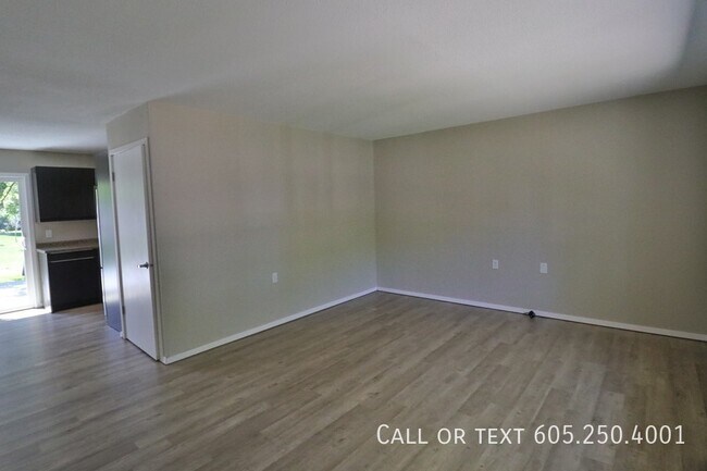 Building Photo - Awesome 5 bedroom 2 bathroom house in Siou...