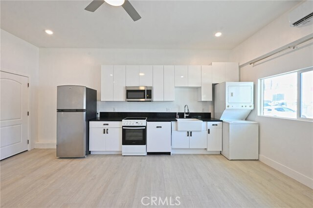 Foto del edificio - 7929 Blackburn Ave
