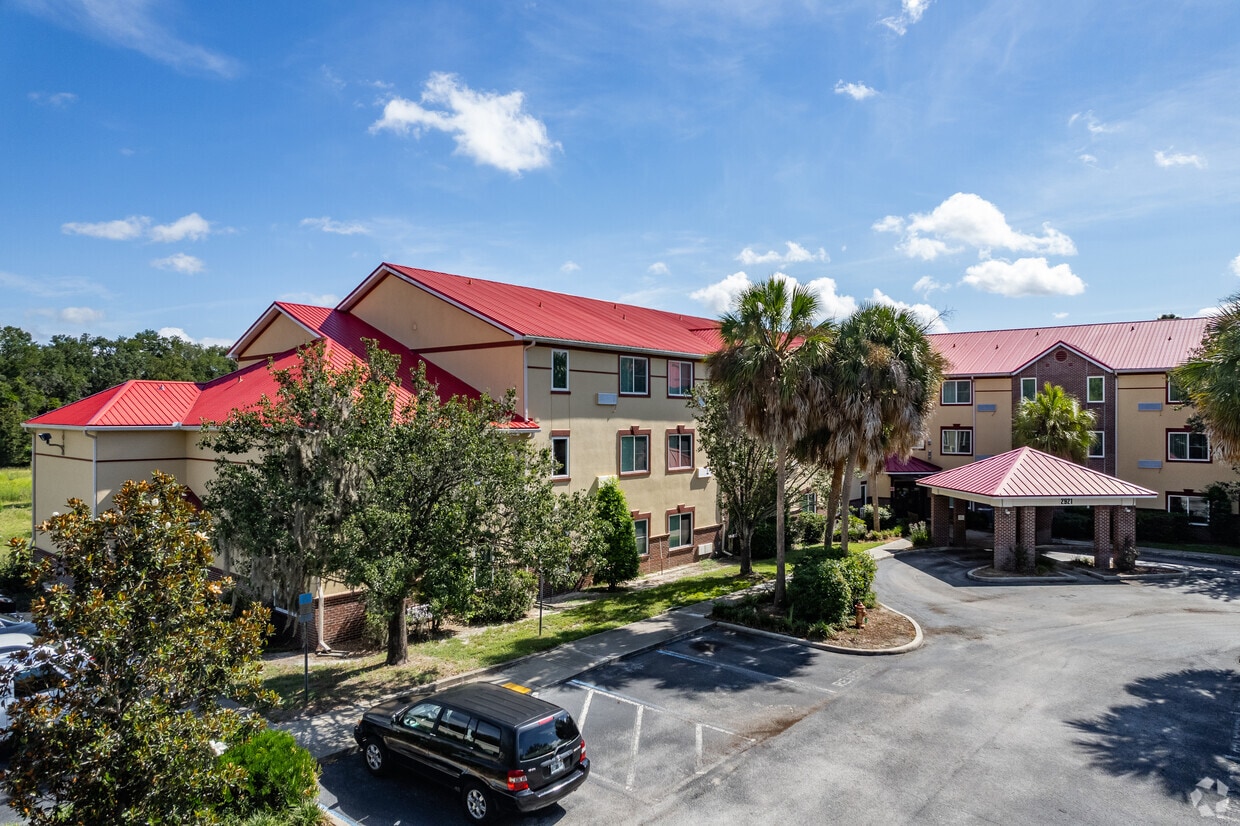 2921 NE 14th St Ocala, FL 34470-8816 - Evangeline Booth Garden Apartments