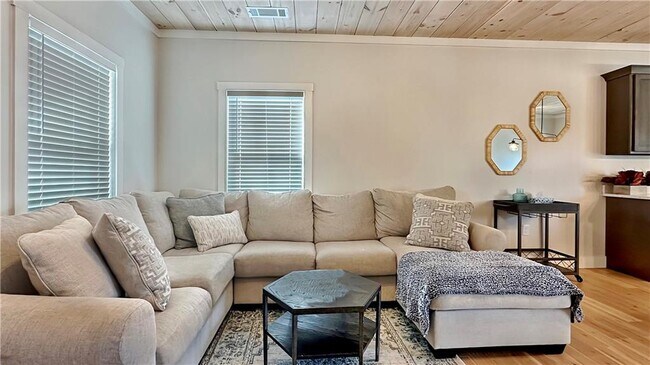 Foto del edificio - 374 Prince Dr