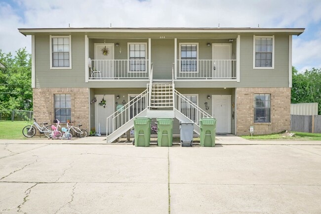 Photo - 608 Kings Way Dr Apartment