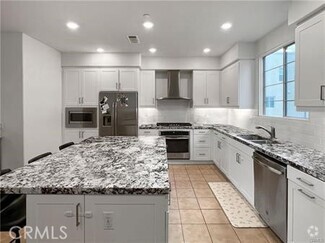 Building Photo - 125 Cadence