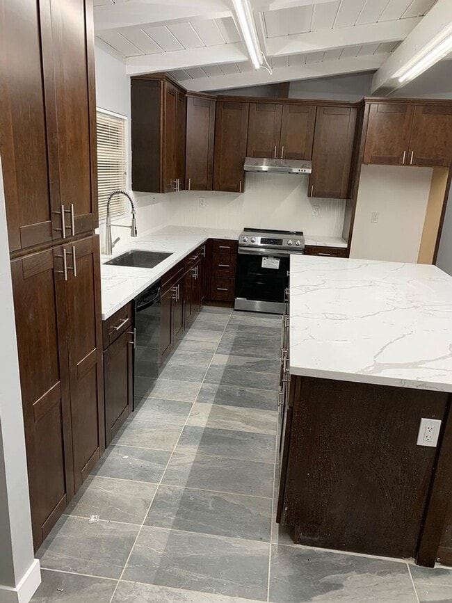 Building Photo - 3228 Vía Altamira