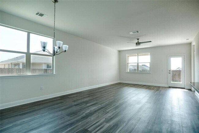 Building Photo - 18013 Curio Dr