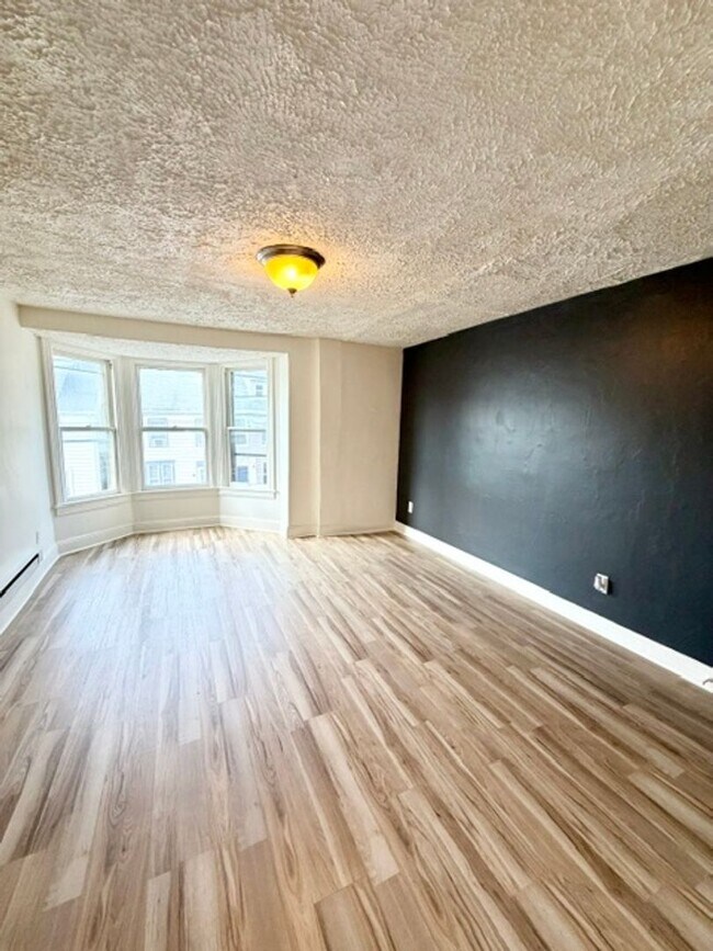 Foto del edificio - 1 Bedroom, Coin Laundry, Parking-York City SD