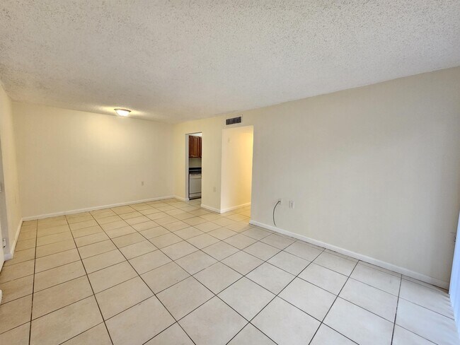Foto del edificio - 1133 Benoist Farms Rd