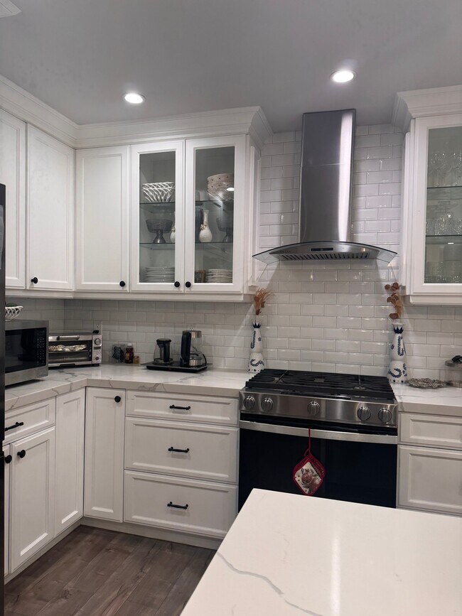 Building Photo - 11235 Densmore Ave