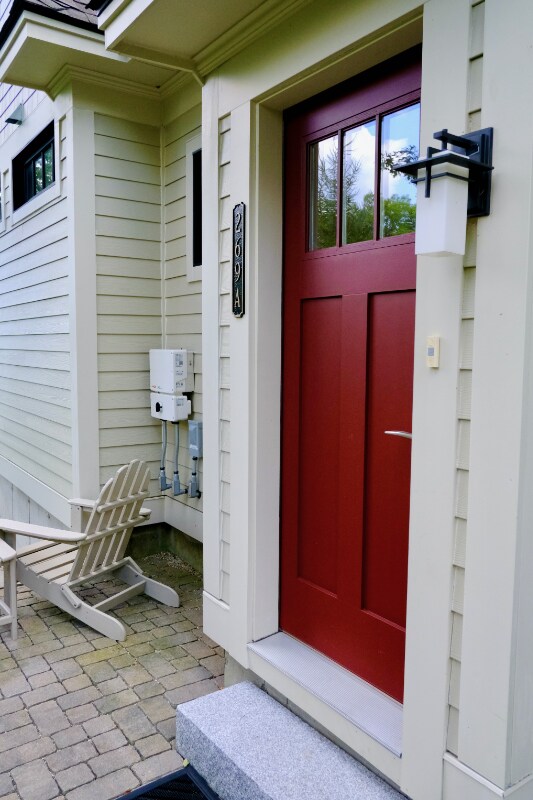 Private entrance - 269 Durham Point Rd