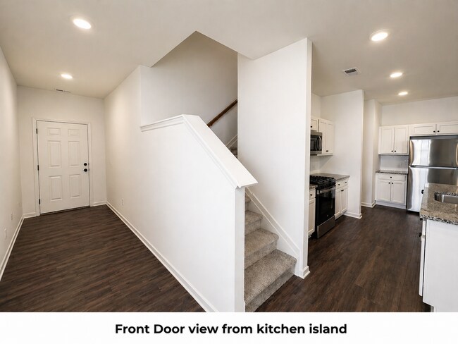Foto del edificio - End Unit Townhome in Brookview Subdivsion in North Forsyth