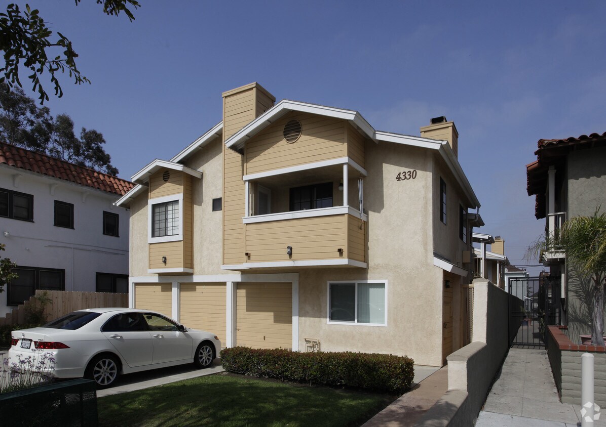 Primary Photo - 4330 Campus Ave