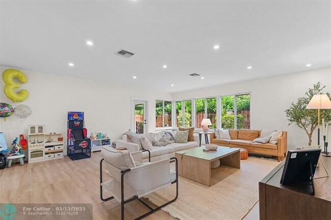 Foto del edificio - 2609 NE 35th St