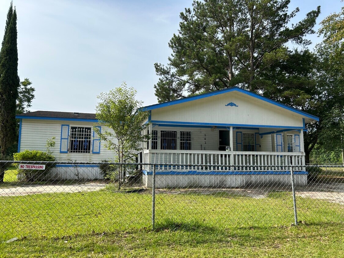 102 Seckinger St, Glennville, GA 30427 House Rental in Glennville, GA