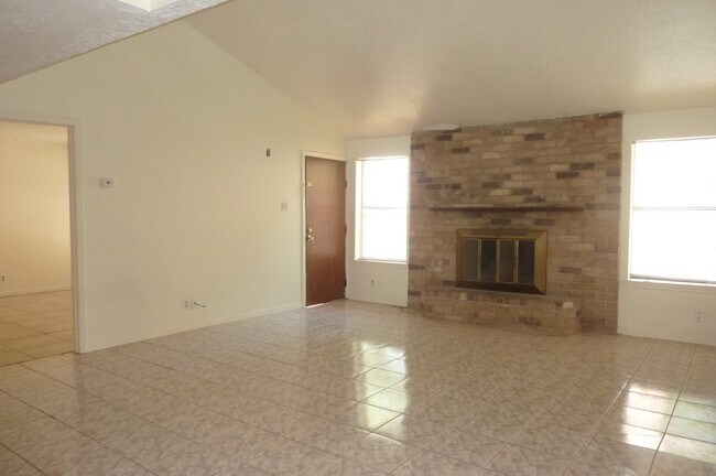 Foto del edificio - 8916 Carousel Ln